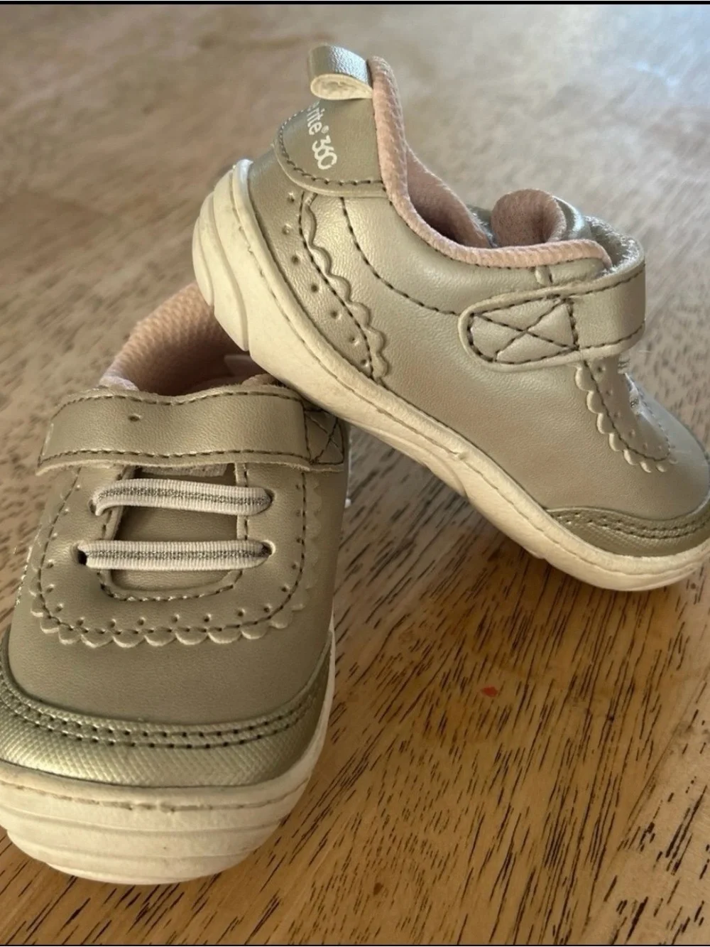 Stride Rite 360 SR TAYE 2.0 Natalia Infant shoe Sz. 4M, Gently Used.